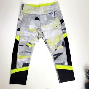 TEK Gear DryTek Abstract Green, Grey, and Black Athletic Leggings Capri